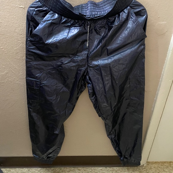 VICTORIA SECRET SPORTS NAVY BLUE PUFFY PANTS - Picture 5 of 7